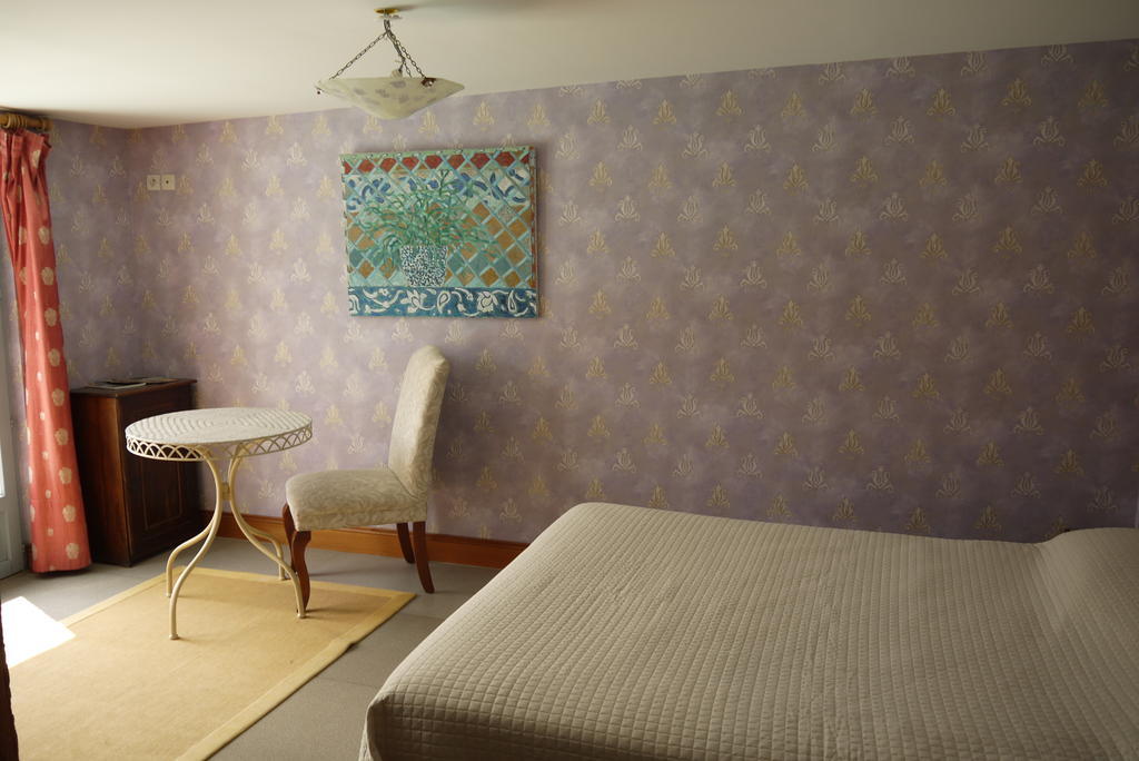 Troglodyte De La Fosse Hotel Meigne Room photo