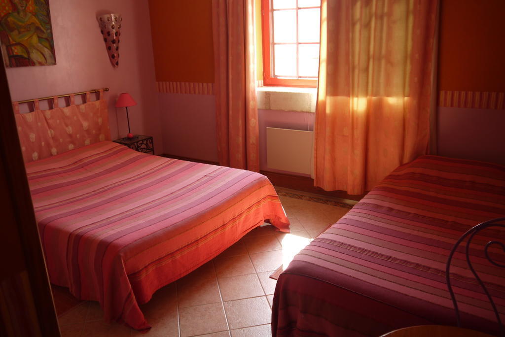 Troglodyte De La Fosse Hotel Meigne Room photo