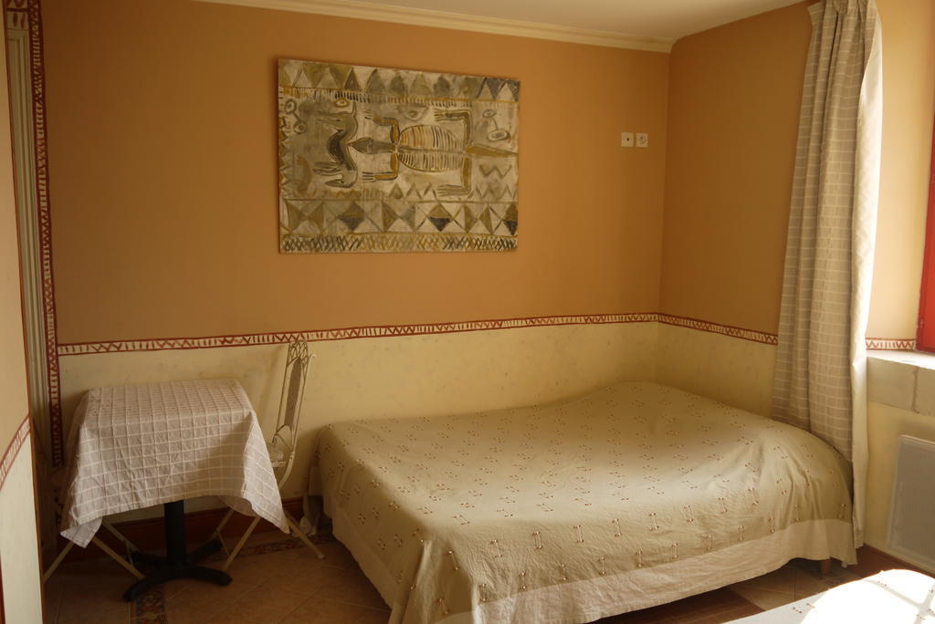 Troglodyte De La Fosse Hotel Meigne Room photo